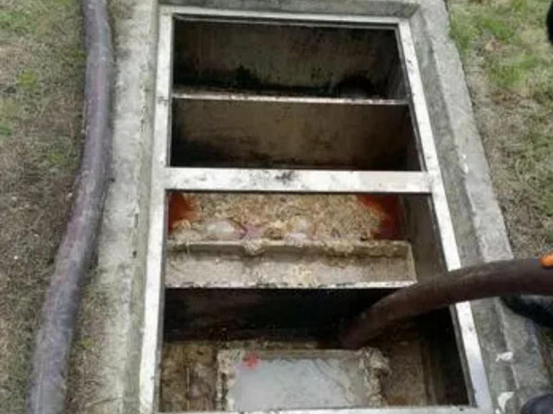 可克达拉隔油池清理