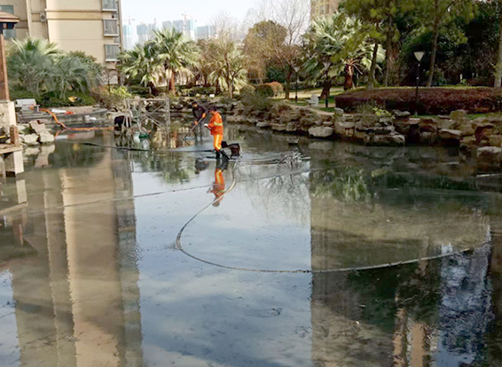 可克达拉景观池淤泥清理